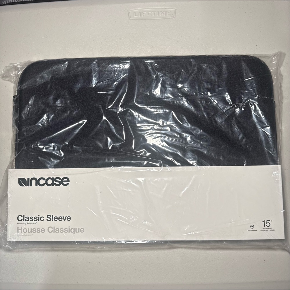 Incase Classic Sleeve in Black